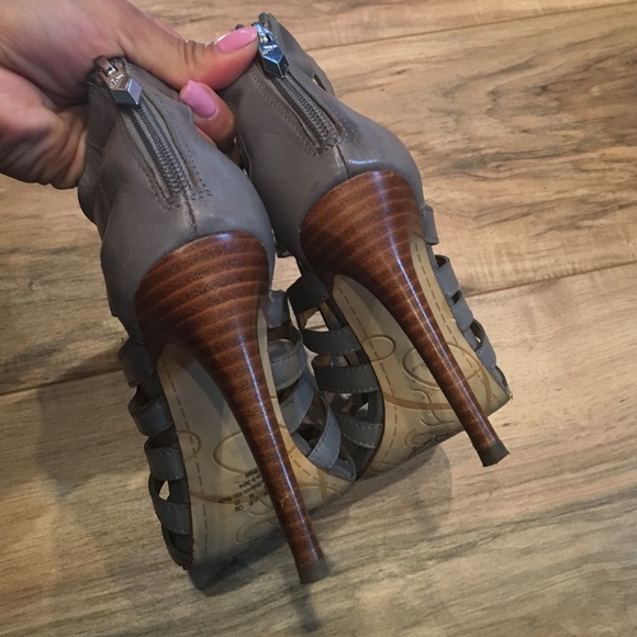 Spring Heels - Picture 3 of 3