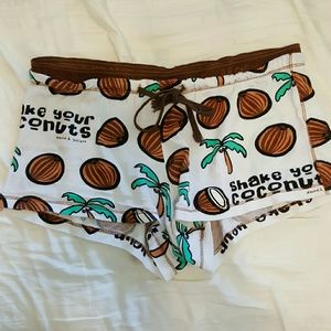 Shake your coconuts set