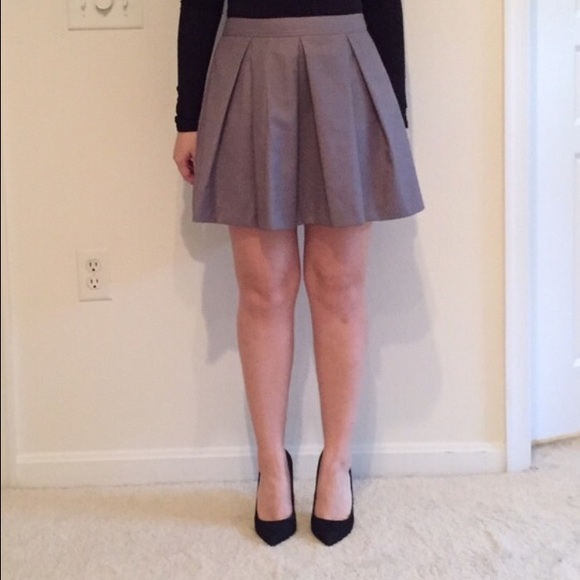 Forever 21 Contemporary Gray Pleated Skirt