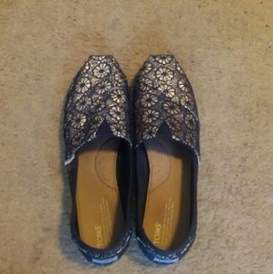 Blue and Gold Toms