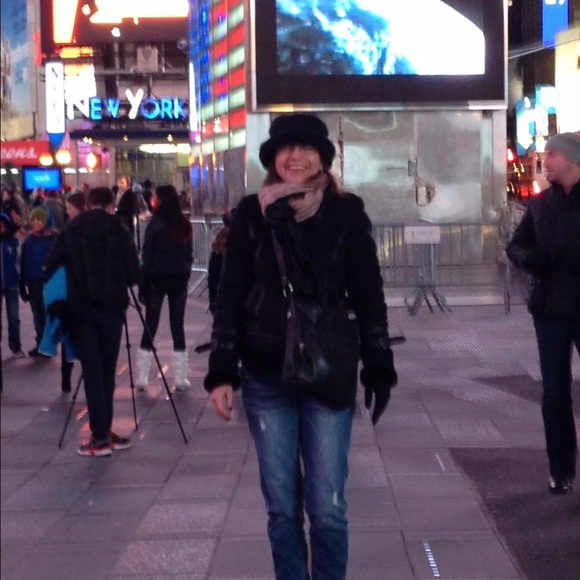 Meet your Posher, Heather - Picture 2 of 5