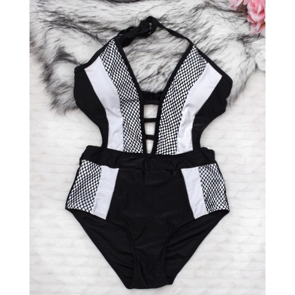 Sale! Black and White Monokini. - Picture 3 of 4