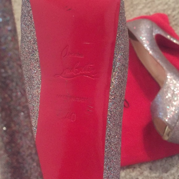 Additional pictures for the Christian Louboutin's - Picture 1 of 4