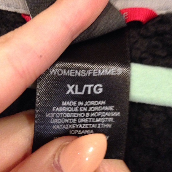 Fuzzy north face jacket - Picture 2 of 4