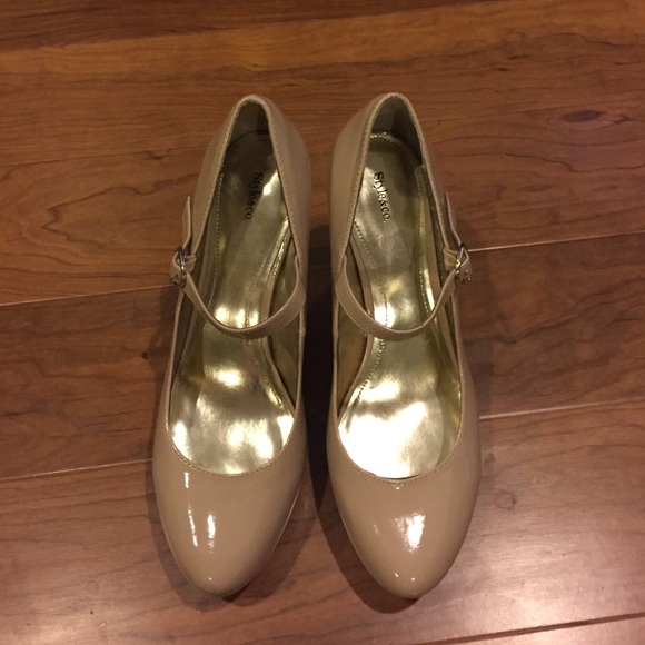 High-heeled shoes (size 11)