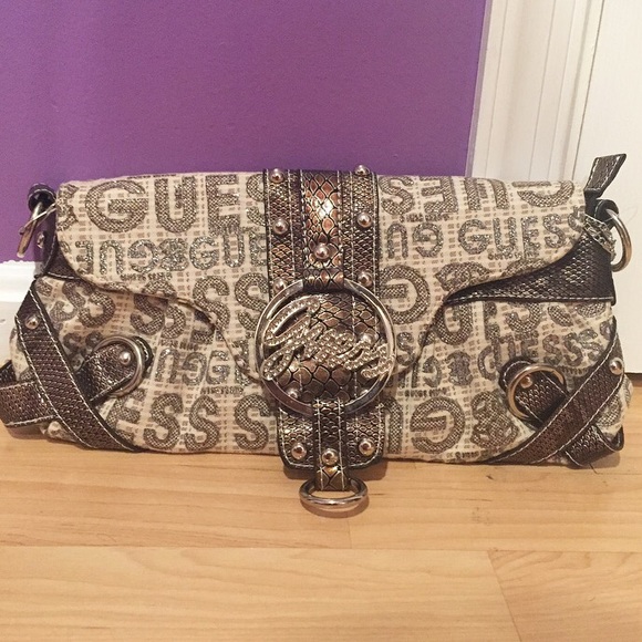Guess Wristlet