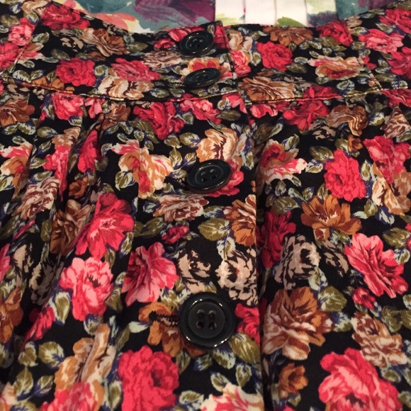 Floral button down front skirt - Picture 2 of 3
