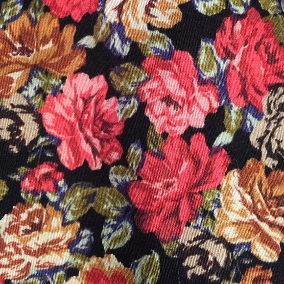 Floral button down front skirt - Picture 3 of 3