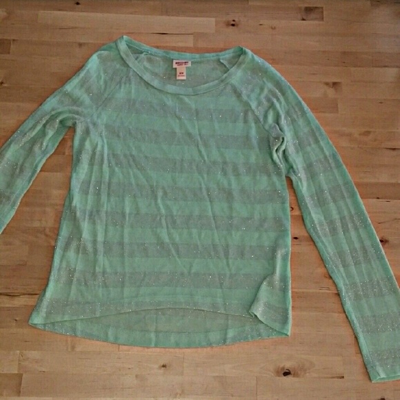 Long sleeve mint and silver top
