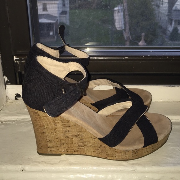 black Wedges