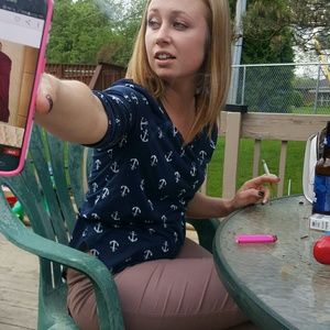 Meet your Posher, Danielle