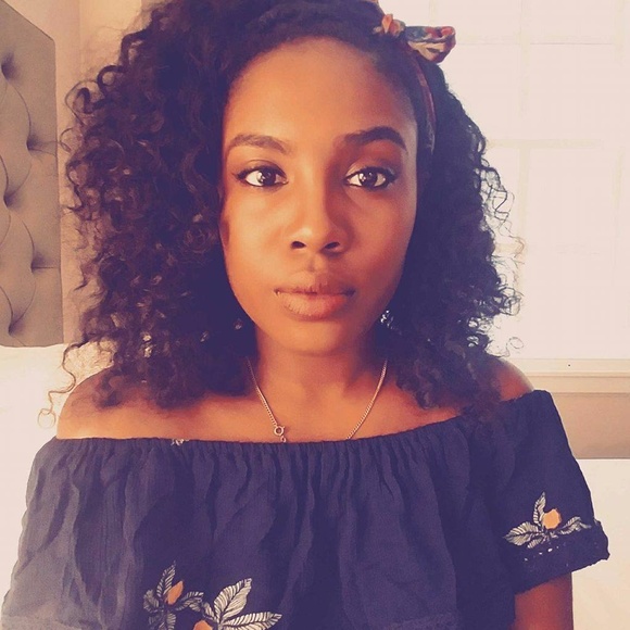 Meet Your Posher, Allison! - Picture 2 of 6