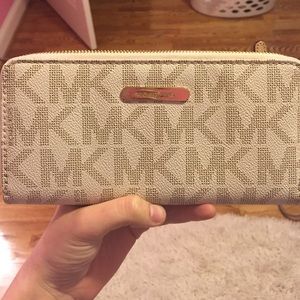 Michael kors wallet