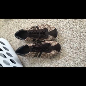 Size 9.5 coach sneakers