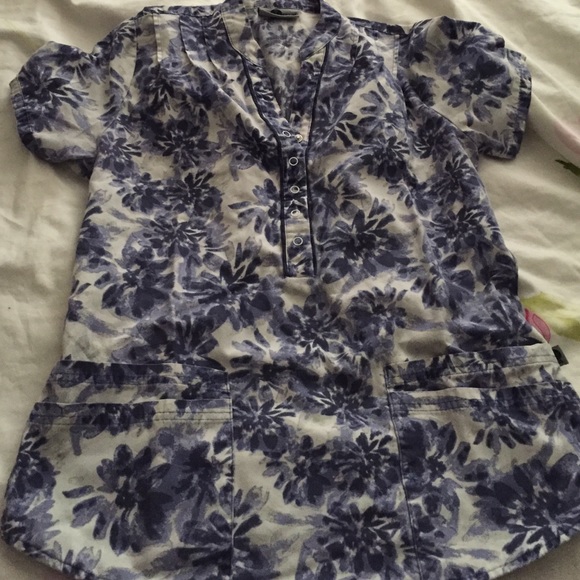 Floral scrub top