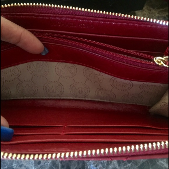 💥SOLD💥Michael Kors wallet - Picture 4 of 4