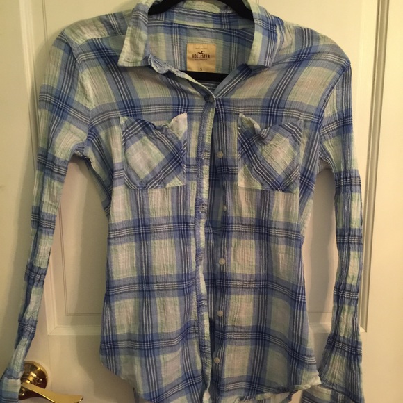 Hollister long sleeve button down top. - Picture 1 of 4
