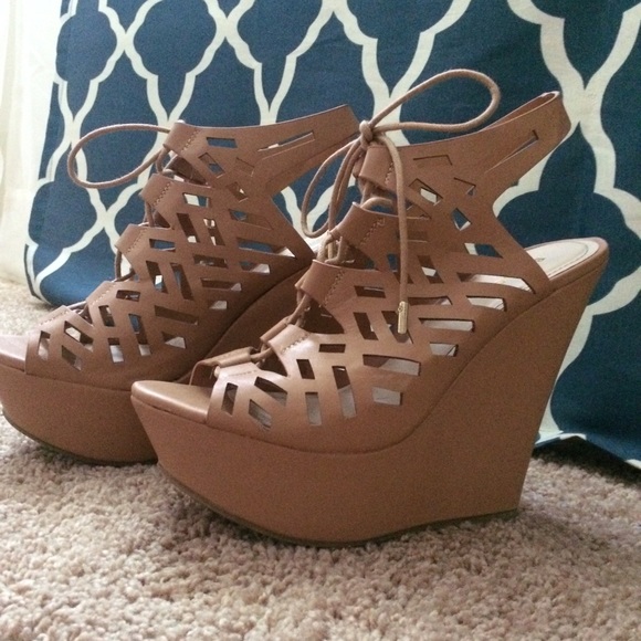 Tan Nude Wedges