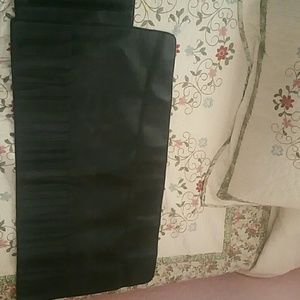 Leather brush roll with magnetic snaps