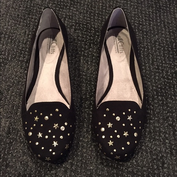 Cliffs by White Mountain black flats