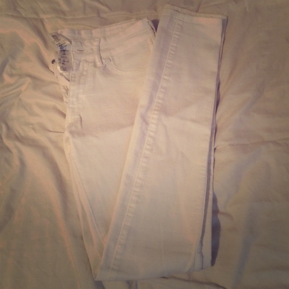 White skinny jeans