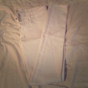 White skinny jeans