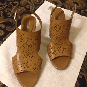 Solesenseability tan block heel sandals size 7.5