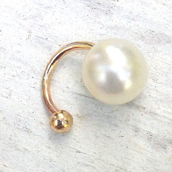 Candymuse Jewelry - *SALE* Ear Cuff Pearl