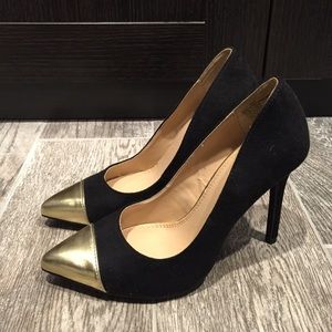 Suede black heels with gold tips