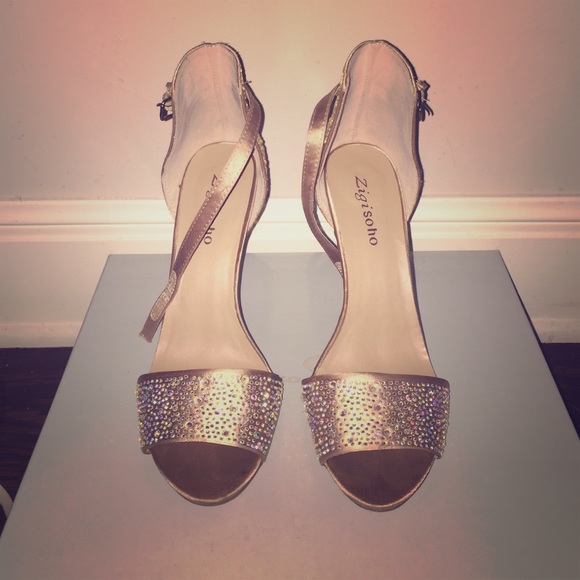 Zigi Soho studded tan heels