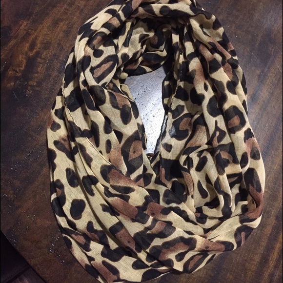 Leopard infinity scarf