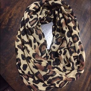 Leopard infinity scarf