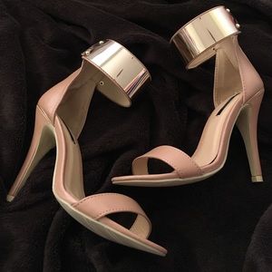 ✨ NWOT F21 nude ankle strap heels ✨