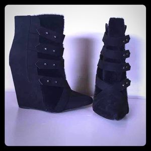 Black wedges booties