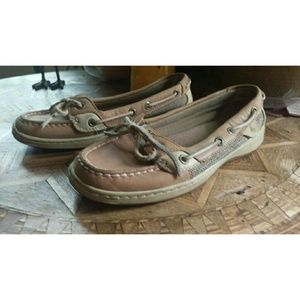 Tan sperries
