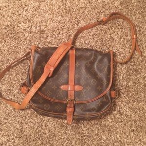 Authentic Louis Vuitton cross body purse