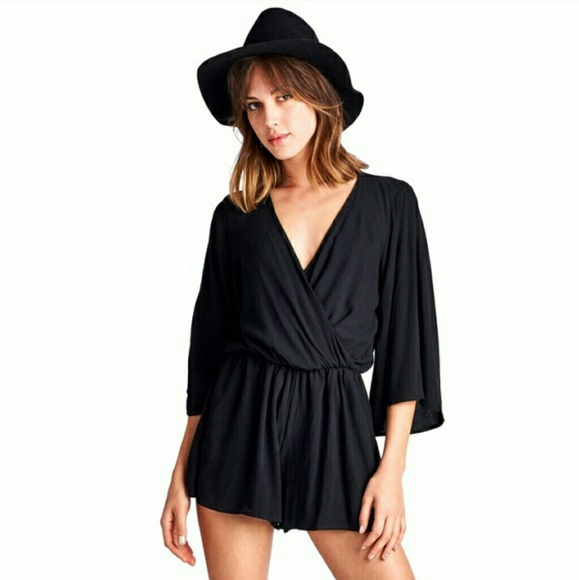 HP |⭐Gorgeous Black Wide Sleeve Romper - Picture 2 of 4