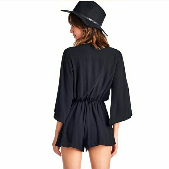 HP |⭐Gorgeous Black Wide Sleeve Romper - Picture 3 of 4
