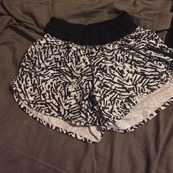 Lululemon tracker shorts