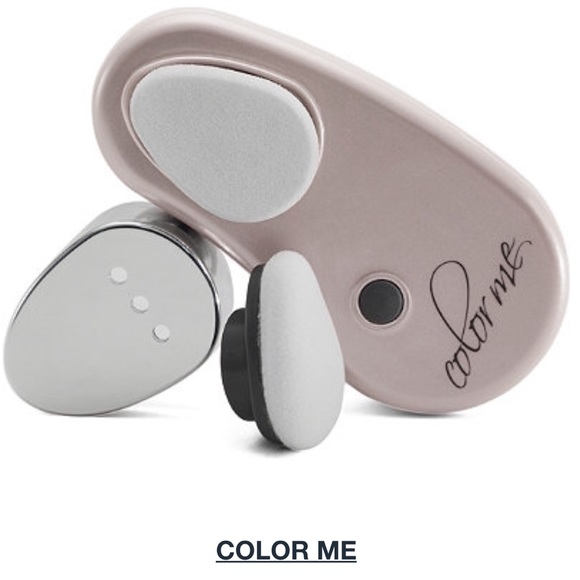 Color Me foundation applicator