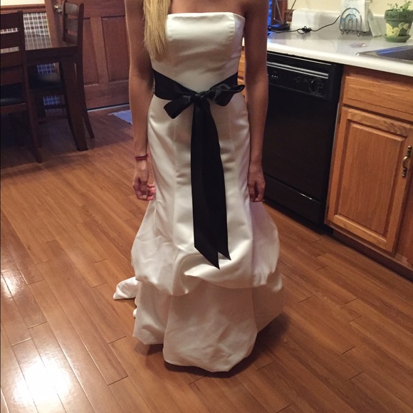 Prom dress - Picture 1 of 2