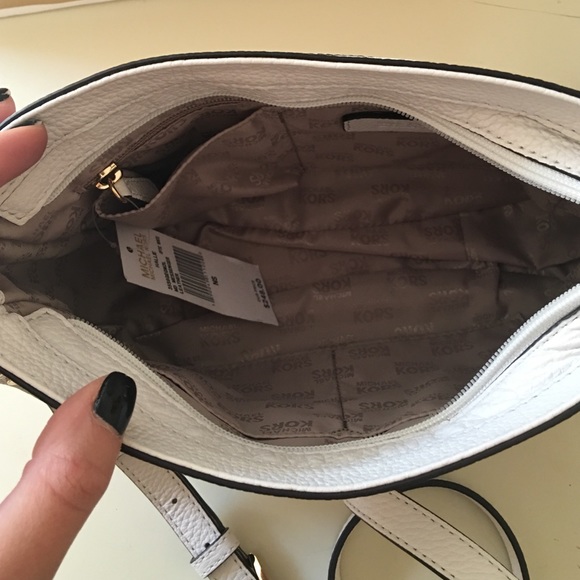 🚫SOLD🚫 Michael Kors Hallie Crossbody - Picture 3 of 4