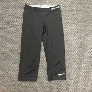 Nike pro cropped leggings