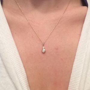 Dainty diamond and gold pendant necklace!