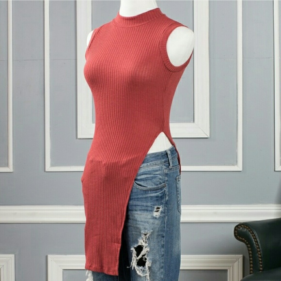 ⭐NEW! Ribbed Side Slit Tank Top - Picture 2 of 4