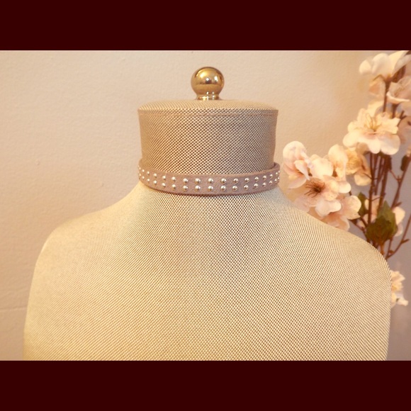 Beige studded chocker