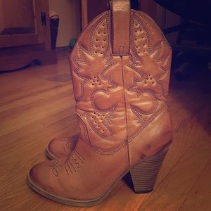 Heeled cowboy boots!