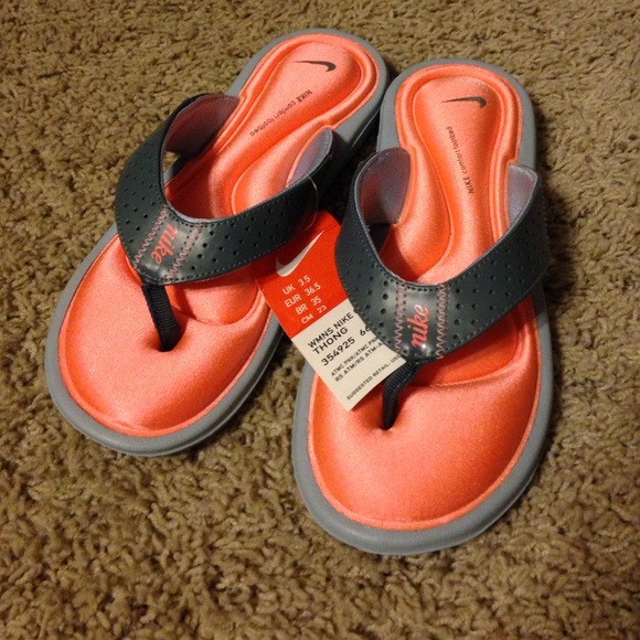 NWT Coral Nike Flip-Flops
