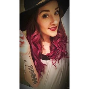 Meet your Posher, Tia