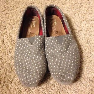 Grey and white pokka-dot TOMS